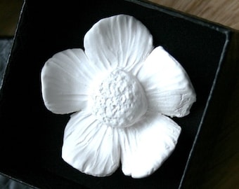 Perfume diffuser, Oil diffuser, porcelain Flower to perfume with scent, floral diffuser in a square gift box.Coming in a nice black gift box