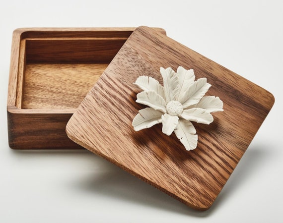 Boîte de rangement en bois d'Acacia ornée d'une fleur Palmier en porcelaine- boîte à bijoux, boite rangement, boite décorative, pour bonbons