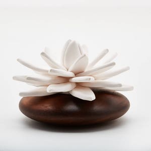 Oil diffuser, Lotus flower, home fragrance diffuser. Natural Wood and ceramic, Natural diffusion, Air fragrance diffuser. Air revitalizer
