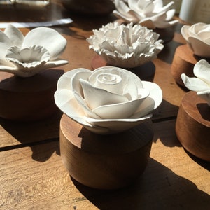 Perfume diffuser, porcelain flower, gardenia, wooden base in acacia, put essential oil on the porcelain flower, organic recycable. BY ANOQ image 8