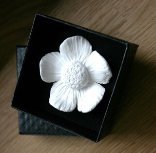 Diffusore Di Aromi A Forma Di Fiore – Bomboniera Originale Per Matrimoni, Comunioni E Battesimi – Vasara – 2 Colori Assortiti – 17 Cm