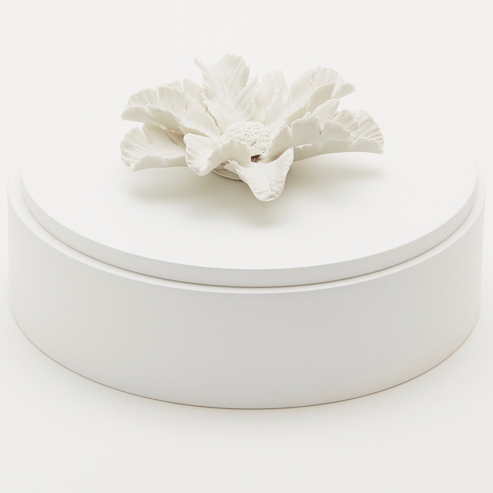 Coffret en Bois Laqué Blanc avec Fleur Céramique Mang/Boite Décorative à Bijoux Design. Anoq