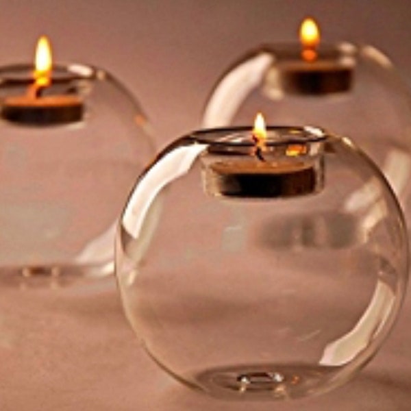 Candle holders in glass (set of 3), round shape diam 8cm, H 6,5cm. Transparent glass.  your tea light holders become vase when turn  BY ANOQ