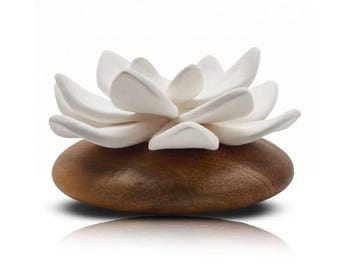 Oil diffuser, air freshener Jade flower, made of natural Wood and Porcelain, Drop oil on the porcelain, natural product. ANOQ Zen Collection