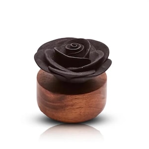 Oil diffuser, for home perfume, flower design in porcelain with wooden base, put 3 drop of essential oil on the flower. Natural diffusion