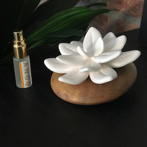 Oil diffuser, air freshener Jade flower, made of natural Wood and Porcelain, Drop oil on the porcelain, natural product. ANOQ Zen Collection