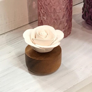 Perfume diffuser, porcelain flower, gardenia, wooden base in acacia, put essential oil on the porcelain flower, organic recycable. BY ANOQ image 3