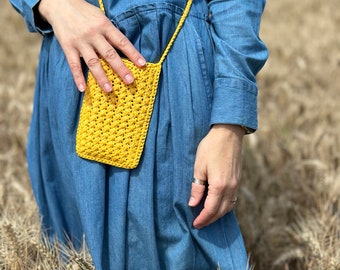 Raffia crossbody crochet bag. Phone pouch. Crochet bag. Crossbody small bag.
