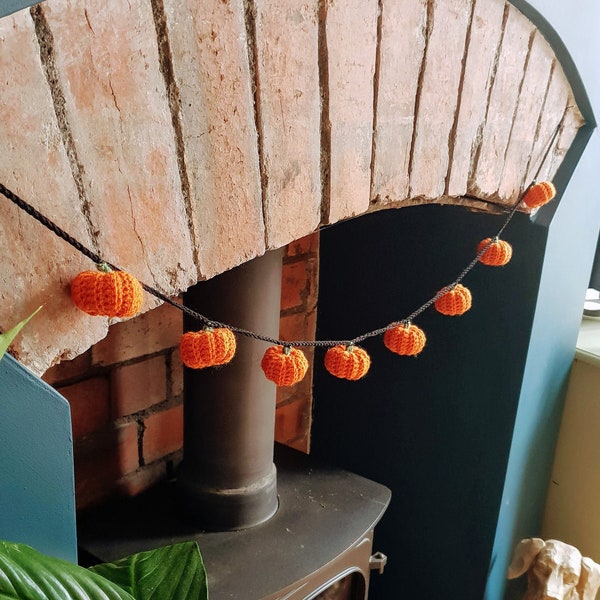 Halloween Crochet Pumpkin Garland, Cosy Autumn Decoration - Handmade