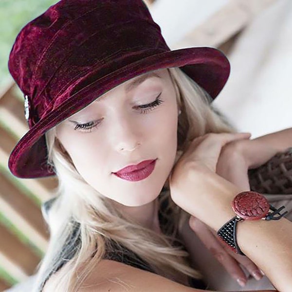 Chapeau cloche Downton Abbey bordeaux chaud pour femmes, chapeau de style vintage en tissu imperméable doux, chic hivernal simple, rouge vin de mûrier