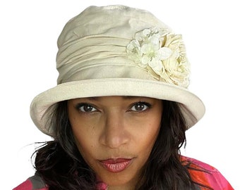 Cappello vintage stile Downton Abbey con tesa rialzata, cappello estivo romantico inglese, fatto a mano in Inghilterra con 100% cotone color crema e finiture floreali