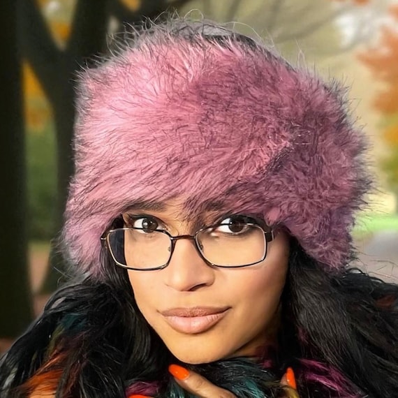 Soft Pink Faux Fur Headband in Apres Ski Style, Fashion  display picture 2