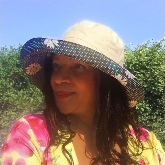 Smart Ladies Sun Hat With Big Soft Brim, Handmade in England With 100% Cool  Cream Cotton and a Navy Contrast Daisy Pattern, Packable Bag Too -   Canada