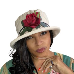 Cool Cream Cotton Sunhat for Women, Dramatic Red Rose Flower Trim & Velvet Ribbon, Packable Ladies Summer Hat, Smart Vintage Church Hat Small Brim (8cm)