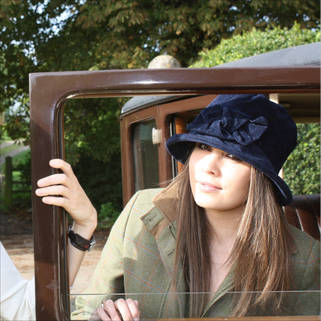 Ladies Navy Blue Winter Downton Abbey Hat, Velvet Look  display picture 3