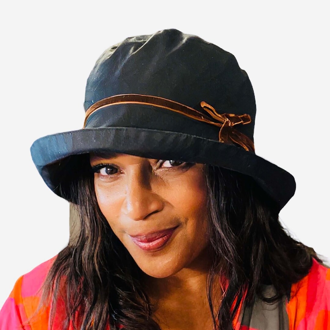 Fully Waterproof Waxed Rain Hat in Black, Easy Pack Into Your Pocket or