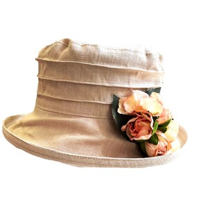 Chapeau de voyage beige neutre pour femme, style simple à 3 plis en lin frais avec bord ombragé pour la protection solaire, chapeau de soleil classique en marron clair image 3