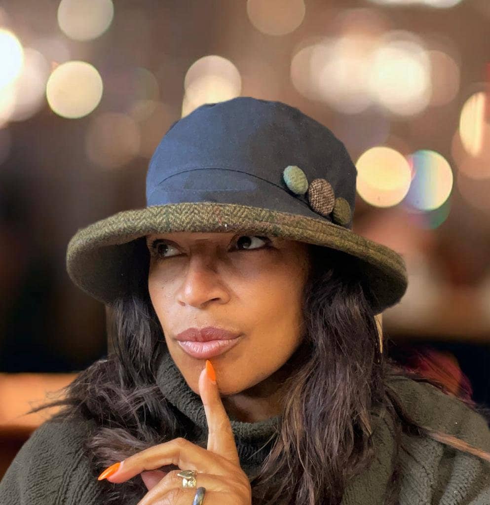 Chapeau canotier noir chic à ruban modulable • Créations Chapeaux