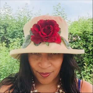 Cool Cream Cotton Sunhat for Women, Dramatic Red Rose Flower Trim & Velvet Ribbon, Packable Ladies Summer Hat, Smart Vintage Church Hat image 4
