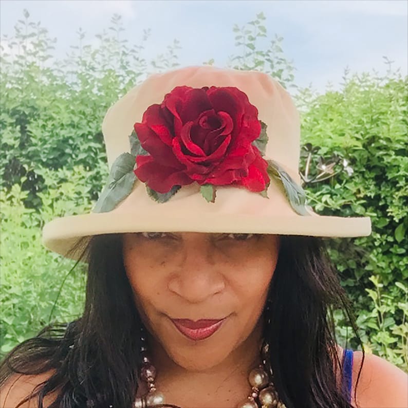 Cool Cream Cotton Sunhat for Women, Dramatic Red Rose Flower Trim & Velvet Ribbon, Packable Ladies Summer Hat, Smart Vintage Church Hat image 4