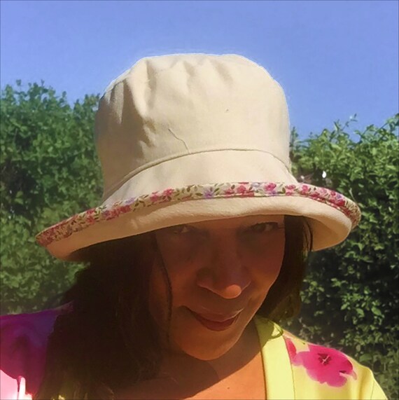Cream Cotton Sun Hat With Pink Floral Ribbon Trim  display picture 1