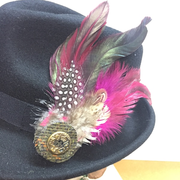 Bright Pink Feather Button Brooch, Fun Fluffy Hat Pin in Eye Catching Magenta, Stylish Groomsman Buttonhole Alternative, Scarf Pin for Shawl