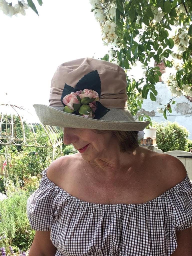Summer Sun Downton Abbey Hat in Salmon Pink, English  display picture 1