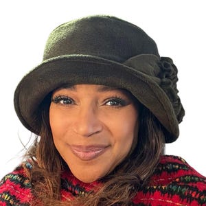 Cosy Fleece Cloche Hat for Women in a Vintage Style, Warm & Showerproof Too! Double Layer Forest Green Fabric, 1920s Brim with Flower Trim