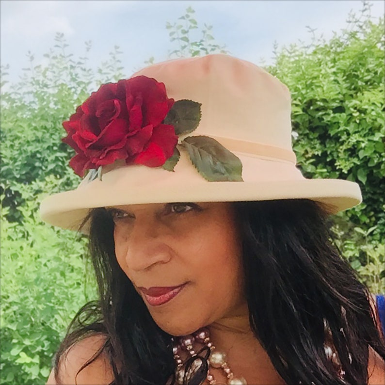 Cool Cream Cotton Sunhat for Women, Dramatic Red Rose Flower Trim & Velvet Ribbon, Packable Ladies Summer Hat, Smart Vintage Church Hat image 1