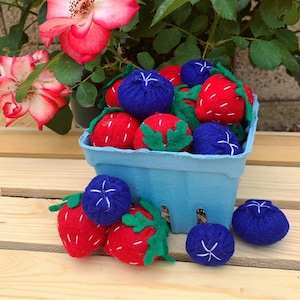 Felt Strawberries, Felt Blueberries, Felt food, Felt food toys, Kids Play, felt food set, pretend play, Montessori toys, Play Food