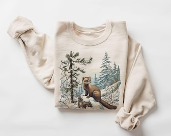 Sudadera con escena invernal en la montaña con marta de pino retro - Regalo de la naturaleza con lindos mamíferos de los años 90 - Observador de vida silvestre - Sudadera unisex con cuello redondo estilo bohemio