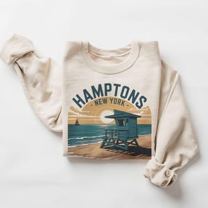 Bluza z kapturem Retro Hamptons New York Summer Vacation - 90s Vintage New York Beaches Travel Destination - Boho Unisex Crewneck Sweatshirt
