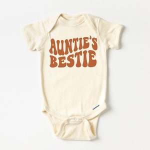 Koszulka Groovy Auntie's Bestie Toddler - Uroczy prezent dla siostrzenicy/siostrzeńca - Boho Natural Toddler & Youth Tee Natural Onesie