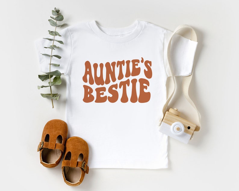 Koszulka Groovy Auntie's Bestie Toddler - Uroczy prezent dla siostrzenicy/siostrzeńca - Boho Natural Toddler & Youth Tee White Shirt