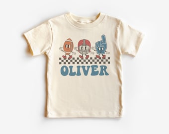 Gepersonaliseerd voetbal peutershirt, retro voetbal, helm en schuimvinger, op maat gemaakt kindernamen T-shirt, peuter jeugd kinderkleding