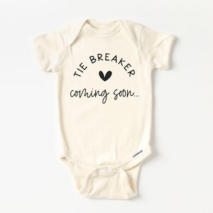 Krawattenbrecher Demnächst Baby Onesie® - Süßer Minimalistischer Großelternteil enthüllen Schwangerschaftsankündigungs-Bodysuit - Neue Ankunft Natürlicher Onesie®