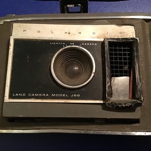 Vintage Polaroid Land Camera Model J66   1950’s. I don’t know if it works