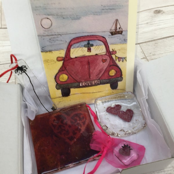 Redcurrant Glass Gift Box: Random Selection with Free Card