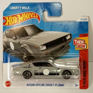 Nissan Skyline 2000GT-R (LBWK) Hot Wheels: Edición limitada, escala 1:64, coleccionable tuneado para Liberty Walk, ideal para fans del JDM.