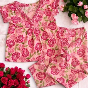 Vintage Hanna Andersson Vintage 4T Rose patterned leggings with a matching with ruffled top. Super Comfortable Organic cotton. Vintage set