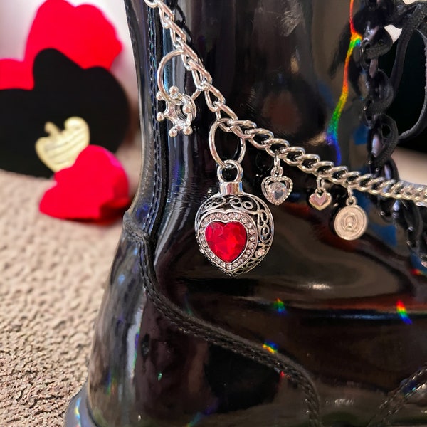 Queen of hearts, queen of hearts boot chain, queen of hearts jewelry, Alice in wonderland, Alice in wonderland boot chain, queen of heart