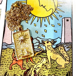 Colar de Cartas de Tarô da Lua. Joias de cartas de tarô dos arcanos maiores. Lindo colar com pingente de carta de tarô.