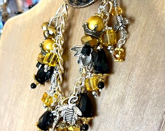 Queen Bee bracelet featuring honeybees and crowns. Gorgeous queen bee bracelet. Know one? Are one? For your favorite one