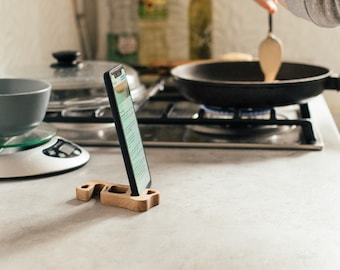 Wooden Phone Stand: Universal, Adjustable, Travel-Friendly