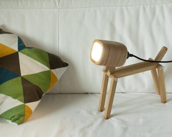 Lámpara de mesita de noche de madera contrachapada con forma de perro, regalo para amantes de los libros