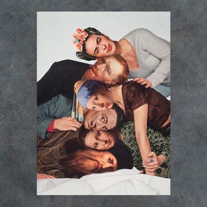 以下が含まれることがあります： フリーダ・カーロ、フィンセント・ファン・ゴッホ、レオナルド・ダ・ヴィンチなど、有名な芸術家の顔が、互いに積み重ねられたコラージュ。芸術家たちは、彼らの特徴的なスタイルと特徴を備え、遊び心があり、幻想的な方法で描かれている。