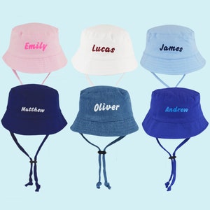 Personalisierter Name Baby Eimer Sonnenhut Benutzerdefinierte Babyhüte mit Riemen für Jungen oder Mädchen, 0-3, 3-6, 6-12, 12-18 Monate Bild 1