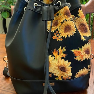 Yusudan Mini Backpack for Women Girls, Small Backpack Purse for Teens Kids  School Travel (Checkered Sunflower)