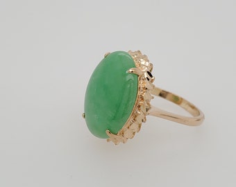 Vintage 14 Karat Yellow Gold Ladies Jade Ring