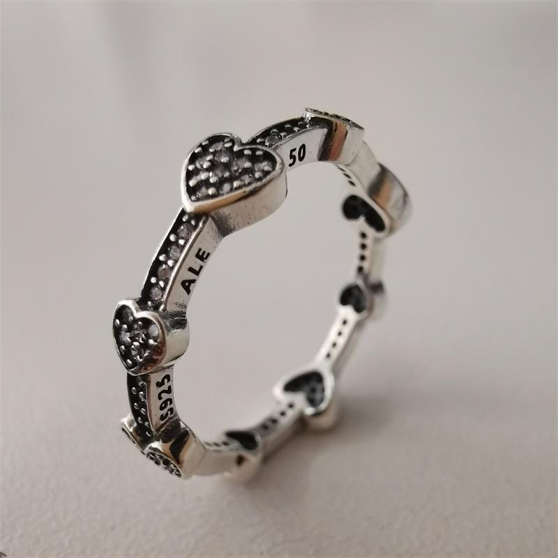 Alluring hearts ring pandora discount